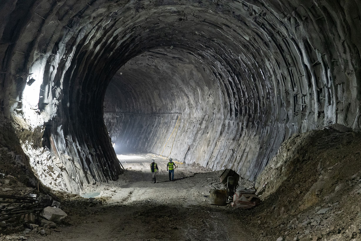 Photo_10_Tanahu_HPP_Diversion_Tunnel_under_Construction_April_2023_13x18.jpg (327 KB)